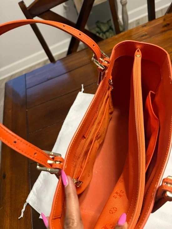 Tory Burch York Large Buckle Tote | Saffiano Leather | Mandarin Orange - Picture 3 of 7